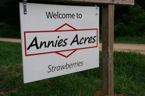 Sign welcoming you to Annie's Acres.